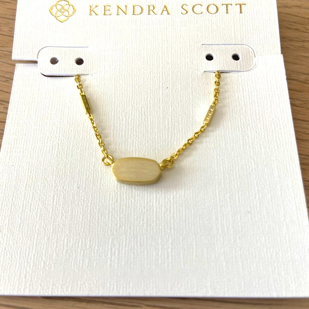Brand new with tags. Includes grey jewelry pouch.